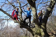 Anello Monte Ocone (1410 m) e Corna Camozzera (1452 m) dal Pertus (1300 m) l’8 aprile 2017 - FOTOGALLERY